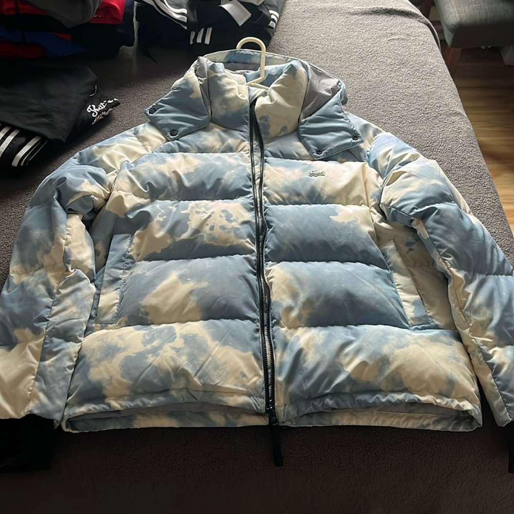 Lacoste cloud puffer jacket condition 9.5/10 one stain very minor on inside!